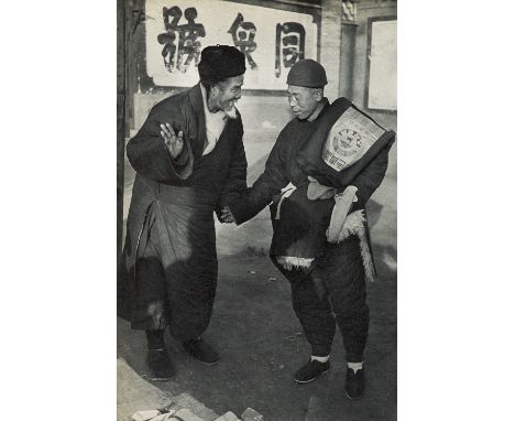 Photographie - - Henri Cartier-Bresson. 2 Publikationen mit zahlr. photogr. Abb. Düsseldorf, Karl Rauch, 1955. 4°. Je photogr
