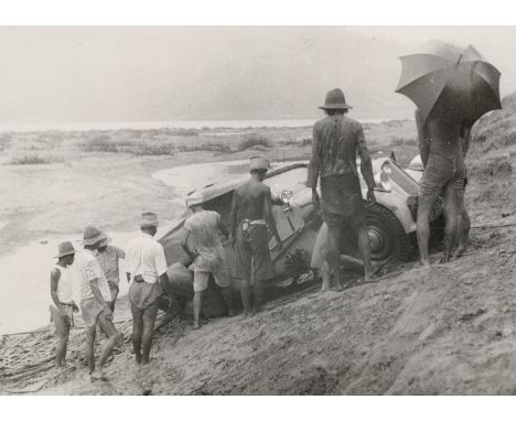 Asien - Indien - - Max Reisch. Sammlung von 44 Photographien mit Aufnahmen zu Max Reischs Reise mit dem Motorrad nach Indien 