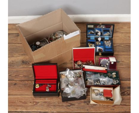 A box containing a very large quantity of costume jewellery and assorted collectables to include rings, bracelets, wristwatch