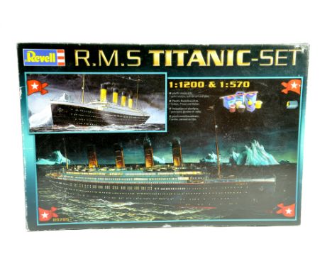 Revell 1/1200 and 1/570 combination model kit of the RMS Titanic. Ex Trade stock hence complete. Excellent.