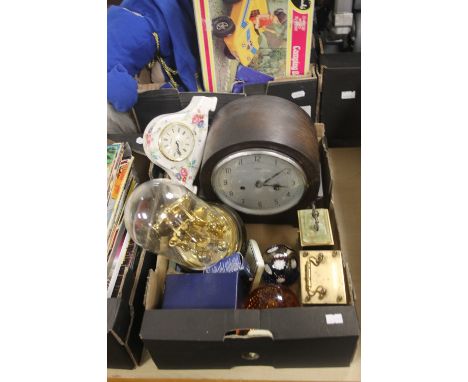 A TRAY OF CLOCKS TO INCLUDE MANTLE CLOCK, CARRIAGE CLOCKS ETC  (TRAY/S NOT INCLUDED)