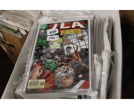 A TRAY OF DC COMICS, to include Green Arrow, War of Gods, Justice League, etc