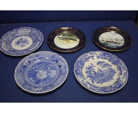 THREE BOXED SPODE BLUE AND WHITE PLATES TOGETHER WITH 2 UNBOXED SPODE CUNARD SHIP PLATES