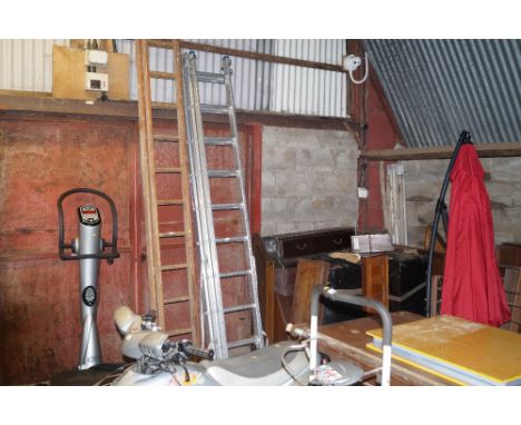An aluminium extending ladder