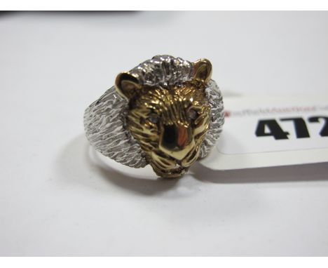 A Chunky 9ct Gold Gent's Lion Head Dress Ring, of two tone textured design, with inset eyes (finger size V/W) (7.8g)