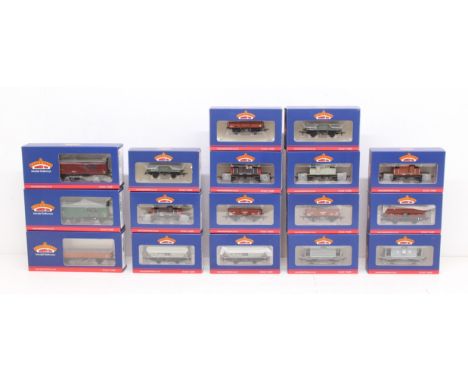Bachmann: A collection of seventeen assorted boxed Bachmann, OO Gauge rolling stock. General wear expected with age. Used con