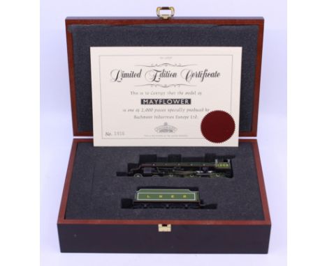 Bachmann: A boxed Bachmann, OO Gauge, Mayflower, locomotive and tender, Reference 31-705. Limited Edition 1916 of 2000. Origi