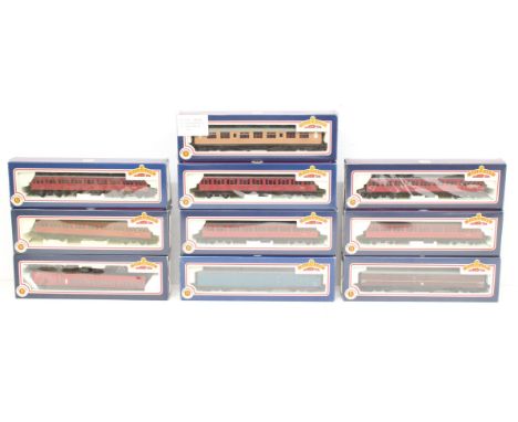 Bachmann: A collection of ten assorted boxed Bachmann, OO Gauge coaches to include: 34-377, 34-600, 34-601, 34-605, 34-606 (3
