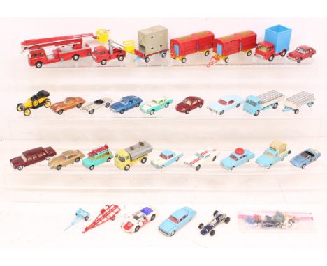 Corgi: A collection of assorted unboxed diecast Corgi Toys vehicles to include: James Bond's Aston Martin, Chipperfields Circ