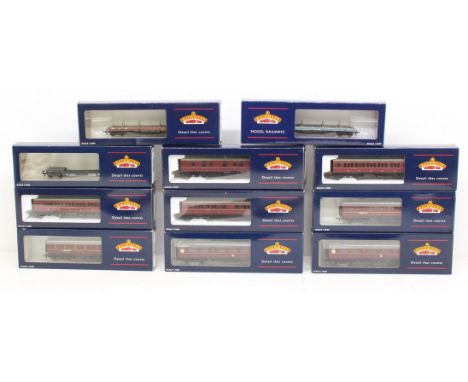 Bachmann: A collection of eleven assorted boxed Bachmann, OO Gauge coaches and rolling stock to include: 33-850B, 33-857A, 33