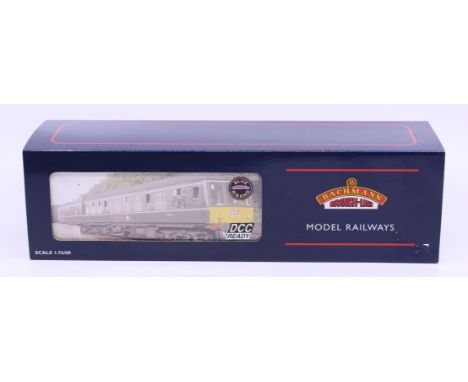Bachmann: A boxed Bachmann OO Gauge, Class 108 2-Car DMU BR Green with Speed Whiskers, Reference 32-900A. Original box with d