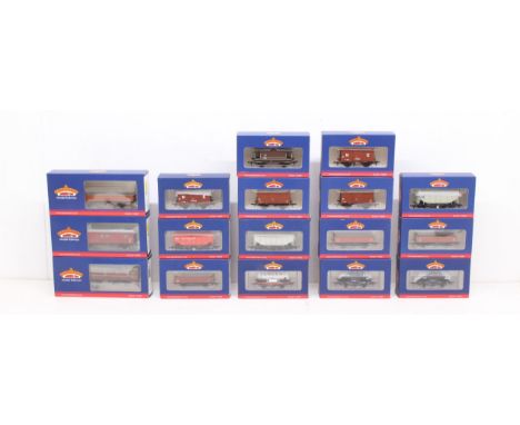 Bachmann: A collection of seventeen assorted boxed Bachmann, OO Gauge rolling stock. General wear expected with age. Used con