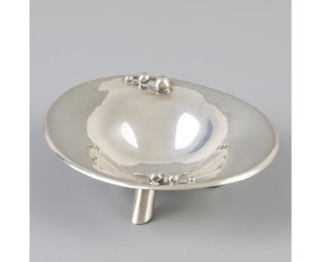 Oval model with stylized modern shapes. The Netherlands, Amsterdam, P. Kabel &amp; H. Hammelburg, 1945/46, hallmarks: lion, M