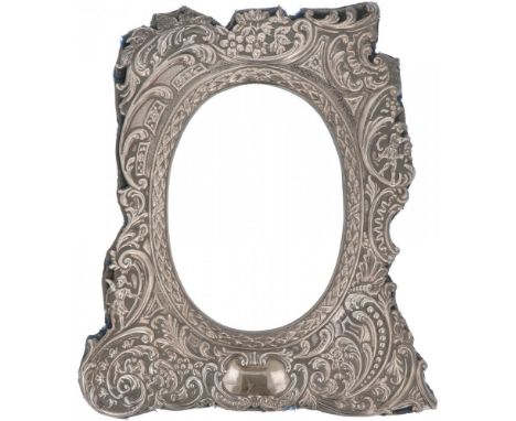 Chased floral and rocaille decor, mount on wooden frame, without glass and with back closure. United Kingdom, London, D J Sil
