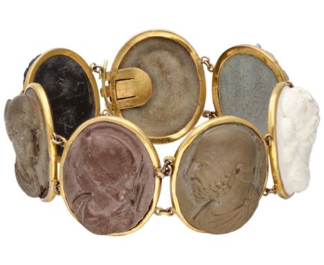 Hallmarks: 585. With cameos carved out of soapstone (approx. 28 x 24 mm). Light wear and one cameo with minor fracture. L: ap