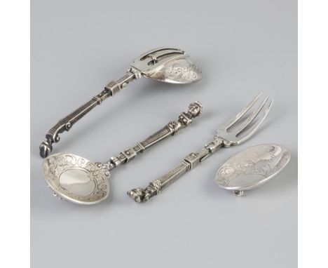 After a 17th century example, consisting of a fork with a removable oval spoon bowl. The fork has a lobe-style stem and is cr