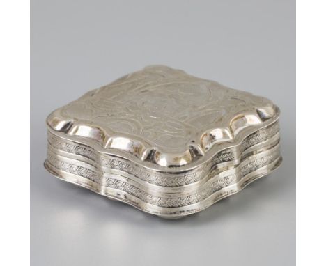 Square, slightly curved model with engraved decorations. Netherlands, Groningen, Albertus Riedenberg, 1857, hallmarks: lion, 