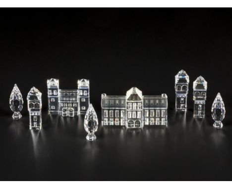 Consisting of a town hall, gate, 3 towers and a 3-piece tree set. All in original box. Various conditions. Estimated: € 10 - 