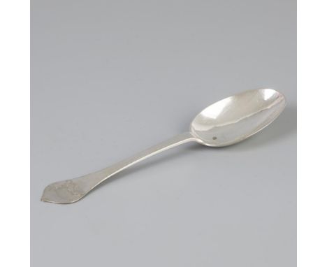 Beautiful spoon with engraved wild boar. The Netherlands, Groningen, Frederik de Booser, 1735/36, hallmarks: maker's mark, 6/