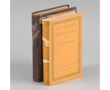 Een lot comprising (2) books , The "Camera Obsura" van Hildebrand from 1939, and the "Max Havelaar" by Multatuli, fith editio