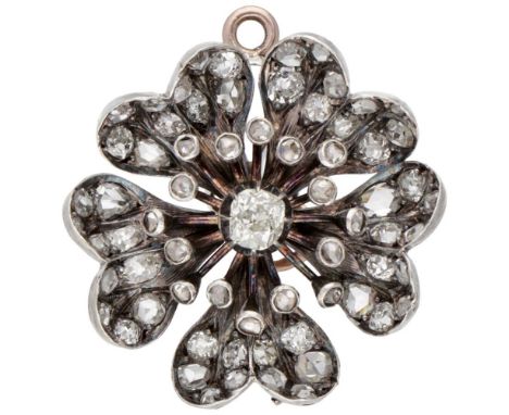 Hallmarks: 585, ZI. Centrally set with an old mine cut diamond (approx. 0.35 ct.) and other mixed cuts of approx. 1.90 ct. in