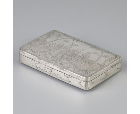 Impressive large box with engraved decorations, a.o. rocailles and palm leaves. Depicted is a scene from the French occupatio