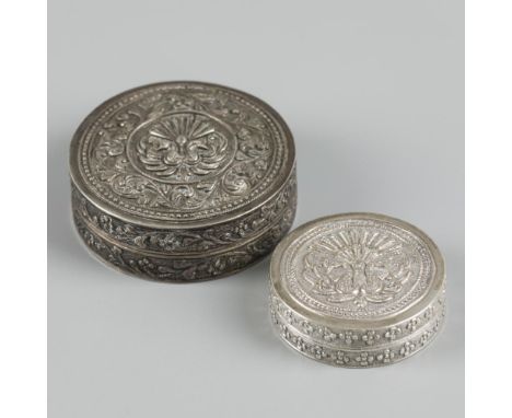 Round models with djokja traditional decorations. Indonesia, 20th century, hallmarks: 800, Z - light signs of use. 56 grams, 