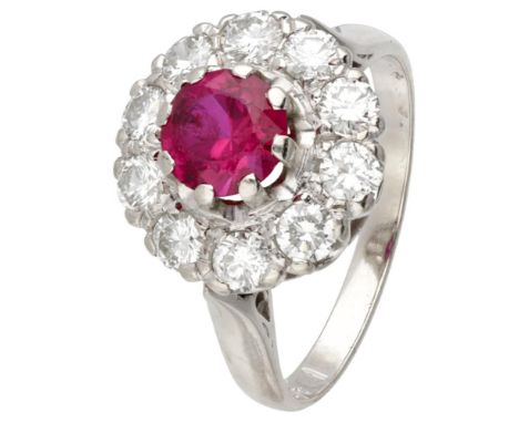 Hallmarks: 585 in oak leaf, maker's mark. With 10 brilliant cut diamonds (10x approx. 0.09 ct.). Clarity: VS, color: G-H. Rub