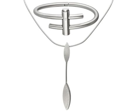 Made of stainless steel, light signs of use. Set with 19 brilliant cut diamonds (19x approx. 0.005 ct.). L necklace: 42 cm, L