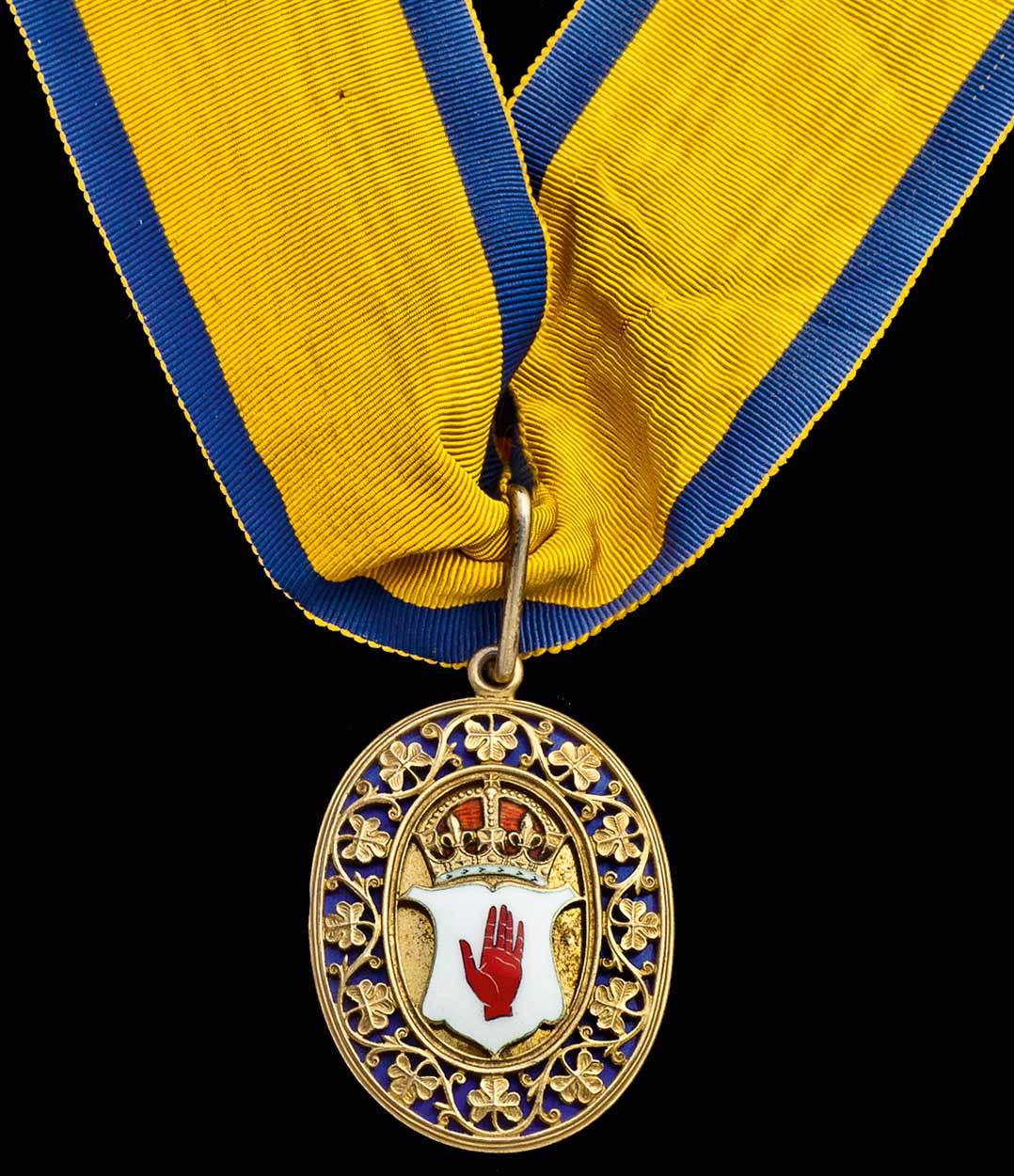 Badge, Ireland, 45mm x 36mm, silvergilt (Hallmarks for