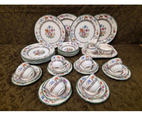 Copeland Spode Chinese Rose tea and dinner service comprising 4 dinner plates, 6 side plates, 6 dessert bowls, sandwich plate