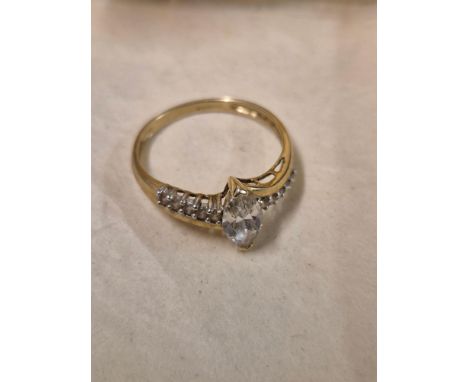 14ct dress ring with Zircon stones, total weight 2.53g.