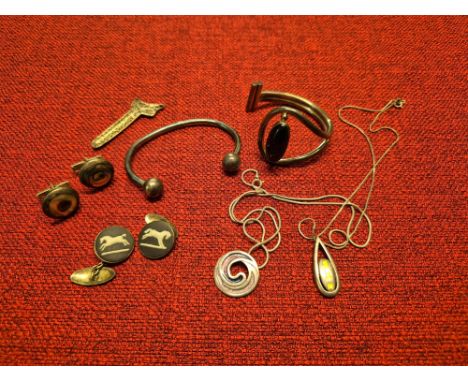 Silver jewellery to include Mexican bangle and earrings, Pentland pendant, Wedgwood cufflinks, etc.