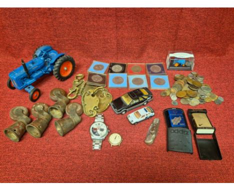 Mixed tray lot collectables to include Zippo lighters, commemorative Crowns and coins, die cast toys, fake Tag Heuer watch, t