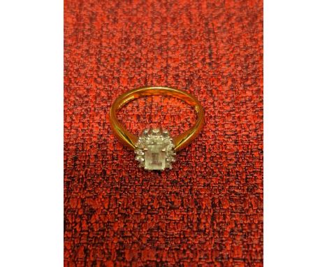 9ct gold ladies dress ring, size "O", 2.9g total weight.
