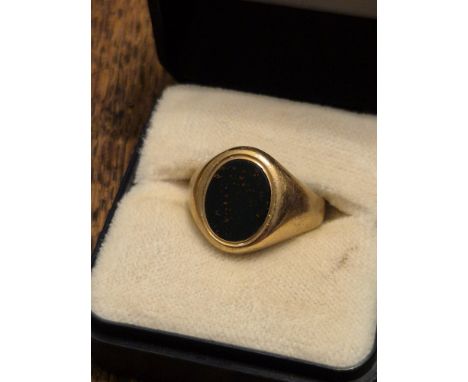 9ct gold signet ring 5.67g, size P.