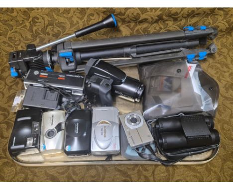 Mixed lot of digital cameras to include Minolta Autopak and 6 Olympus 35mm and digital compact cameras.