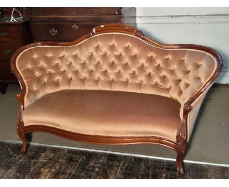 Victorian mahogany spoon back button upholstered sofa, 175cm wide, 95cm tall.