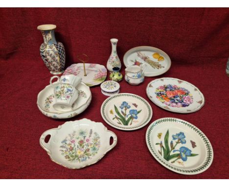 Collective lot of pottery and porcelain to include Aynsley Wild Tudor, Royal Albert plate, Portmeirion plates, Masons appliqu