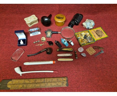 Mixed tray lot of collectables to include Russian monocular, Mauchline string box, pen knives, desk calendar, cufflinks, tie 