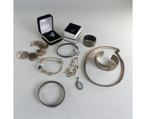 A quantity of modern Costume Jewellery, some silver including a Pandora silver bracelet, an Italian flatlink necklace, bracel