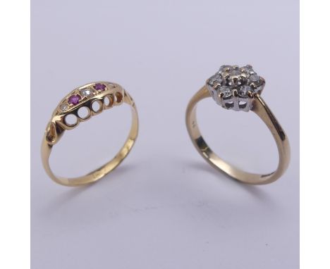 A diamond cluster Ring, approx. total diamond weight 0.3ct, the cluster 9mm diameter, all mounted in 9ct yellow and white gol
