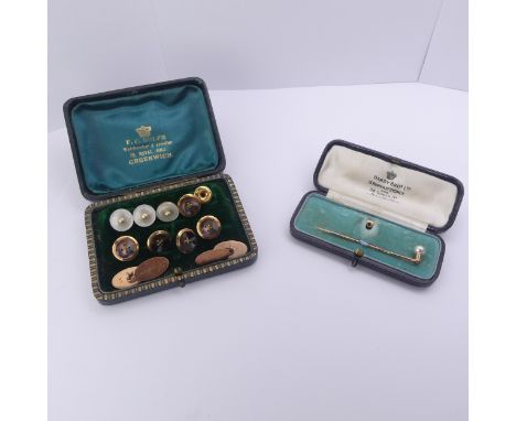 A cased 15ct gold Stud / Stick Pin Set, with screw fitting cultured pearl finial, together with five 15ct gold mounted shell 