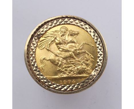 An Elizabeth II gold Sovereign, dated 1974, in 9ct gold ring mount, Size Y, total weight 15.3g.
