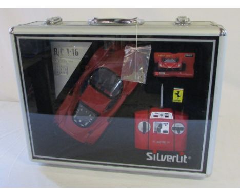 Silverlit r/c 1:16 digital pro Ferrari in metal briefcase