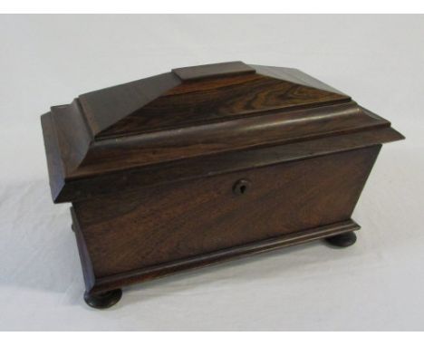 Mahogany sarcophagus shaped tea caddy with 3 compartments L 37 cm