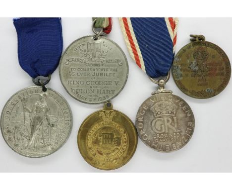 Five UK commemorative coronation medallions, including Edward VII, George V, Edward VIII and George VI. P&amp;P Group 1 (£14+