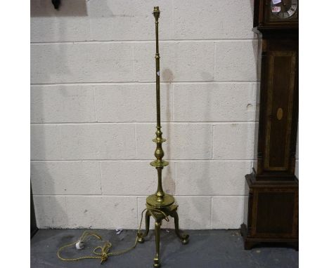 Brass standard lamp on heavy brass tripod base, H: 128 cm. All electrical items in this lot have been PAT tested for safety a