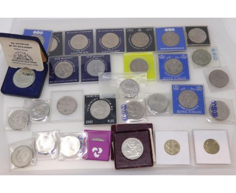 A large collection of UK commemorative crowns, most in plastic display cases, and two UNC £2 and a Festival of Britain 1951 b