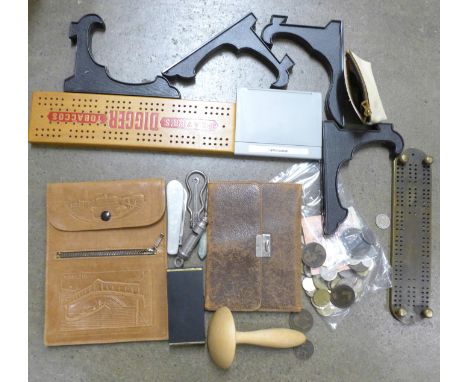 A brass cribbage board, wooden cribbage board, British and foreign coins and bank notes, etc. **PLEASE NOTE THIS LOT IS NOT E